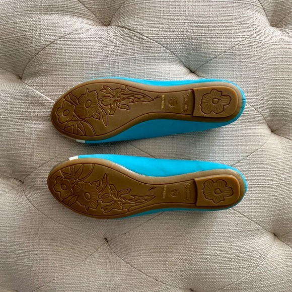 Bamboo Clore Turquoise, White & Gold Flats Size 8 - Picture 2 of 6